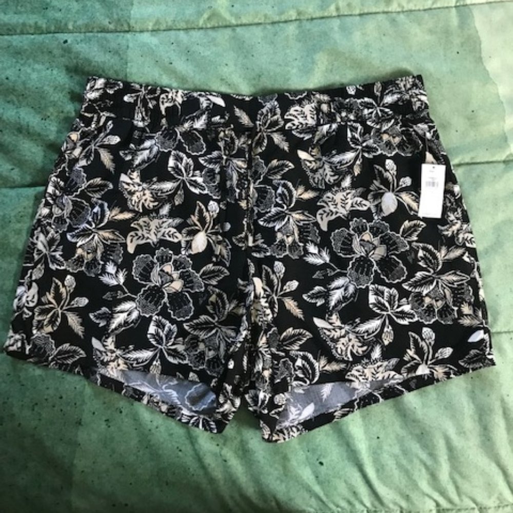 NWT Old Navy Drawstring Elastic Waist Shorts Black/White/Tan Floral Pattern L